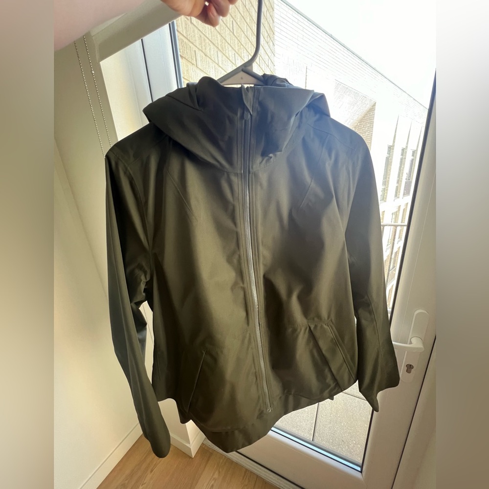 Lululemon rain jacket